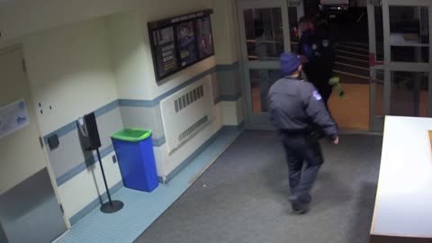 1662HQOB01WestDoor_2021-01-06_23h56min54s390ms.mp4