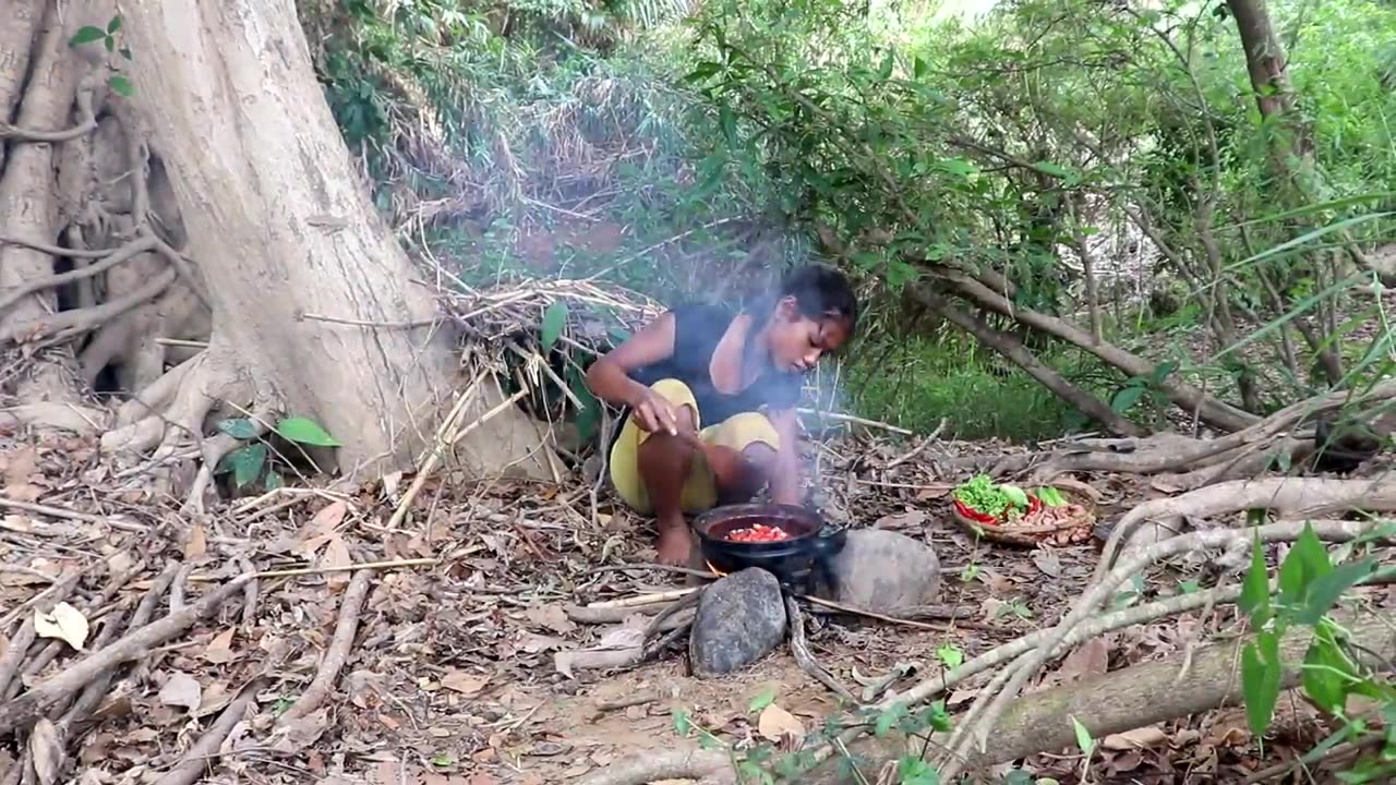 Yummy food: Pig intestine Spices tasty Cooking Vs Peppers sauce - Survival skills Anywhere