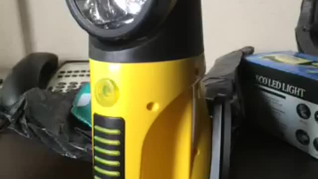 Crank Flashlight Unboxing Video