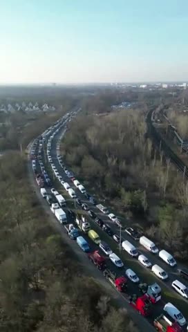 German Farmers Bring Traffic to Its Knees in Cottbus