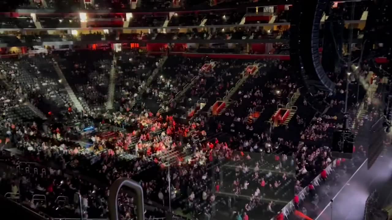 Janet Jackson's DJ Plays Tina Turner, Crowd Sings Along