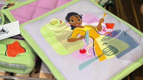 Disney Parks Princess Tiana Oven Mitt and Pot Holder Set #shorts