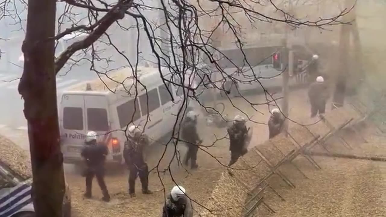 Farmers vs police at home of the EU, Brussels