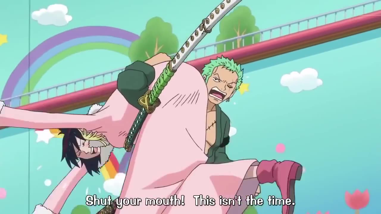 One Piece funny moments | Zoro lifts tashigi