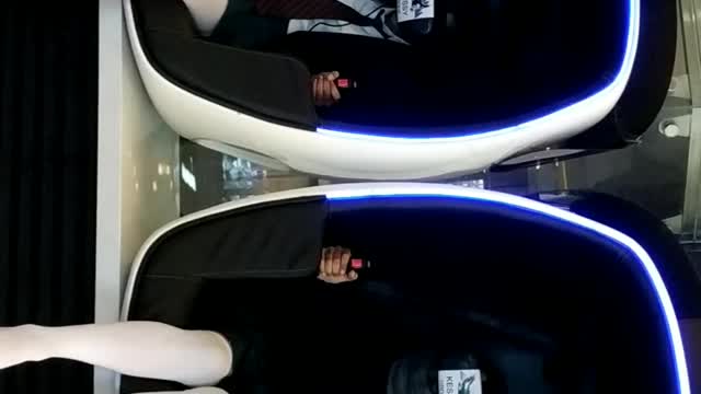Girls Screaming While Watching in VR.