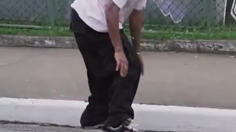 Flipão on skateboard