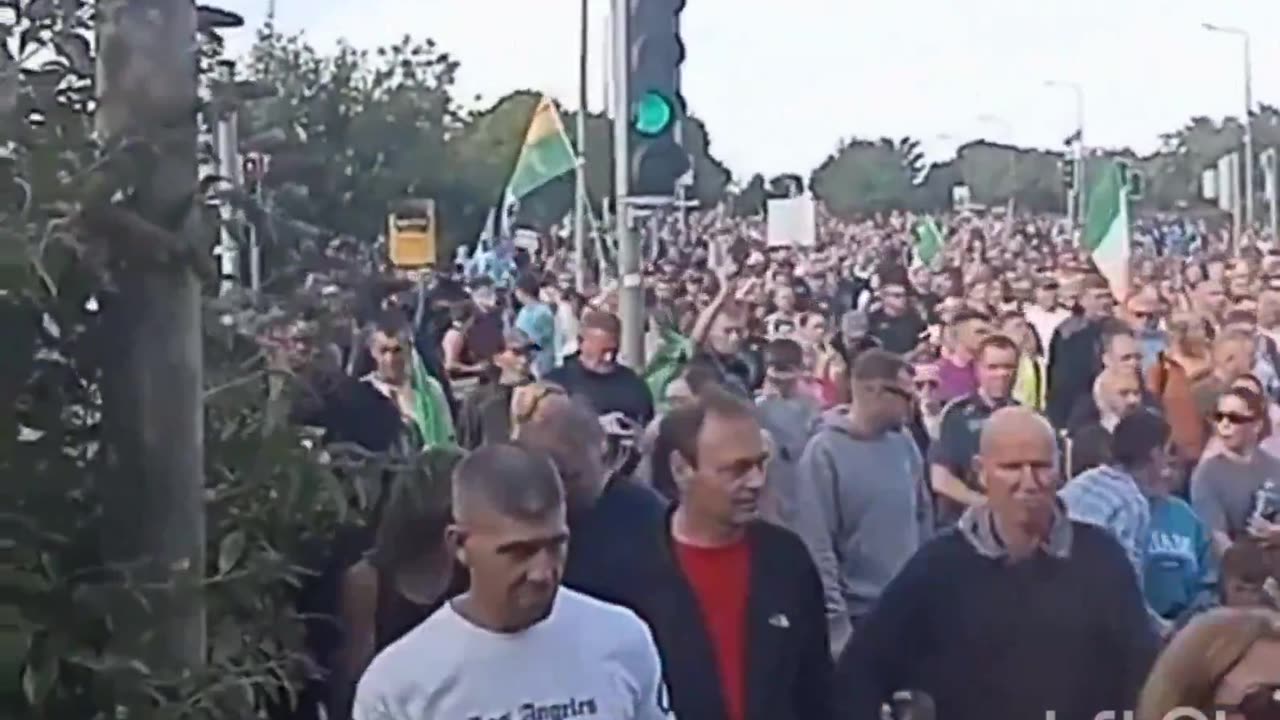 Coolock, Irelands The crowds grow in support of this Irish Community