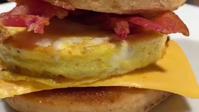 Make Egg Burgers