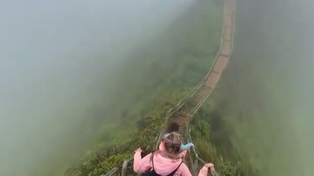 Stairway to heaven in Oahu, Hawaii ☁️ Have you been here before? 🍃