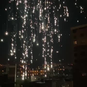 Oι Ουκρανοί βομβάρδισαν το κέντρο της πόλης του Ντόνετσκ με άγνωστη εμπρηστική ύλη