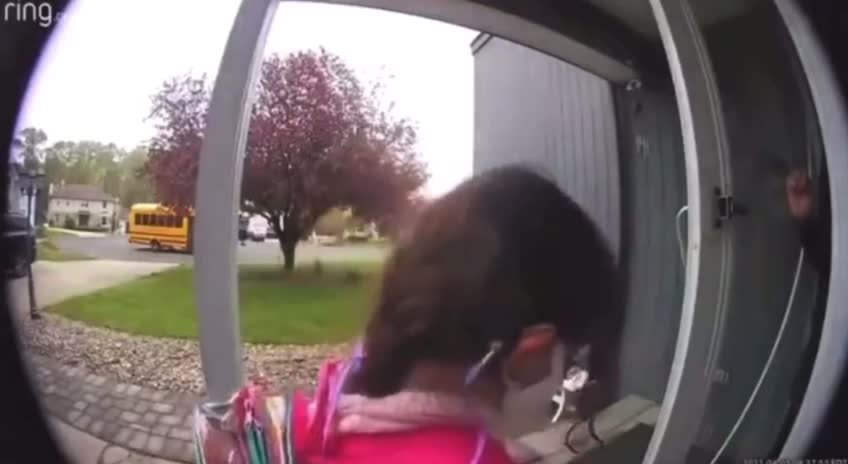 HEARTBREAKING: Child Crying Over Being Forced To Wear A Mask, How is this not CHILD ABUSE?