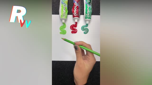 INCREDIBLE DRAWING | WHICH ONE IS REAL AND WHICH ONE IS FAKE??