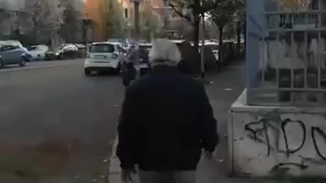 Tre dosi: zoppo, 12 kg in meno e con le mani gonfie.