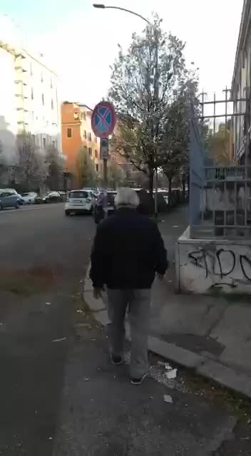 Tre dosi: zoppo, 12 kg in meno e con le mani gonfie.