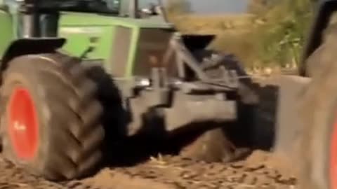 tractors stuck, machines accelerating (55)