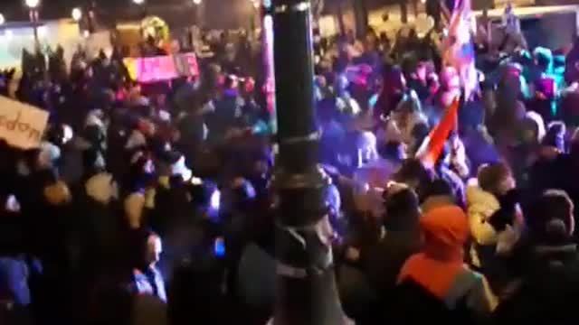 Manifestation camions Québec - les gens fêtent en LIBERTÉ