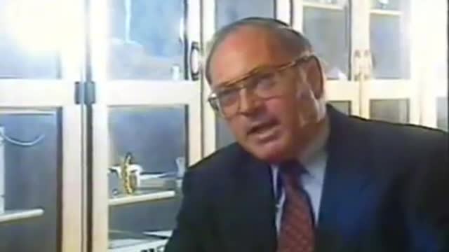 Stanley Meyer - 1995 It runs on water - Water car GENIUS