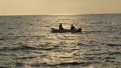 Море, лодка и закат