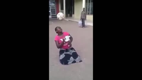 AFRICAN TALENT - WOMAN FOOTBALL SKILLS