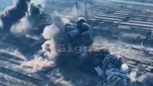 Ukraine military at azovstal has been lost #russian troops attack on plant with tank