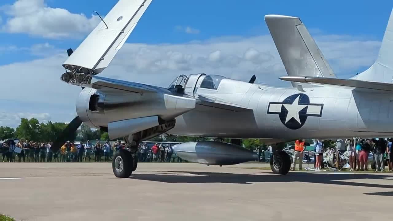 Grumman F7Fs Turn up Volume!! Airventure 2022