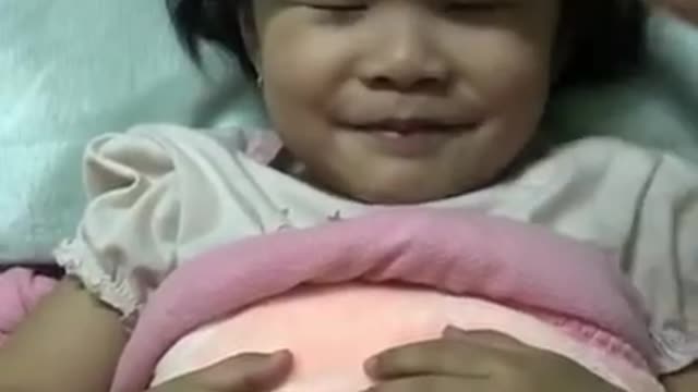 Baby pretends to sleep to ask for play