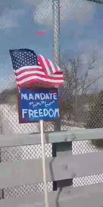 Freedom Convoy USA Plattsburgh,NY to Albany, NY.... and beyond - small clip Part 1