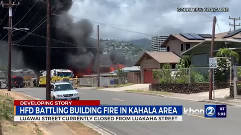 WATCH_ House fire in Waialae-Kahala area closes roads