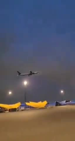 🚨 Boeing 777 Trails Flames On Take-Off Before Engine Issue Forces Emergency Landing In Canada