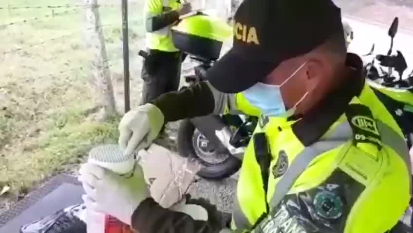 Policía incautó narcoencomienda encaletada en tarros de vitamina en Bucaramanga