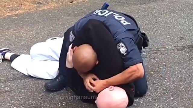 Officer Uses Jiu-Jitsu to Defend Himself