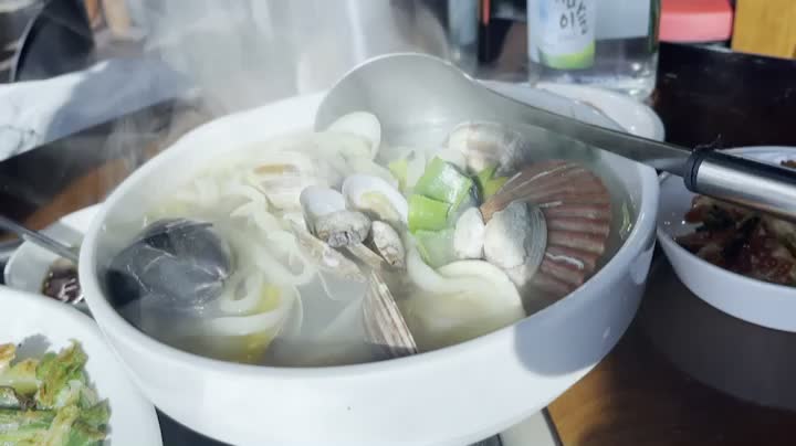 Delicious Korean kalguksu