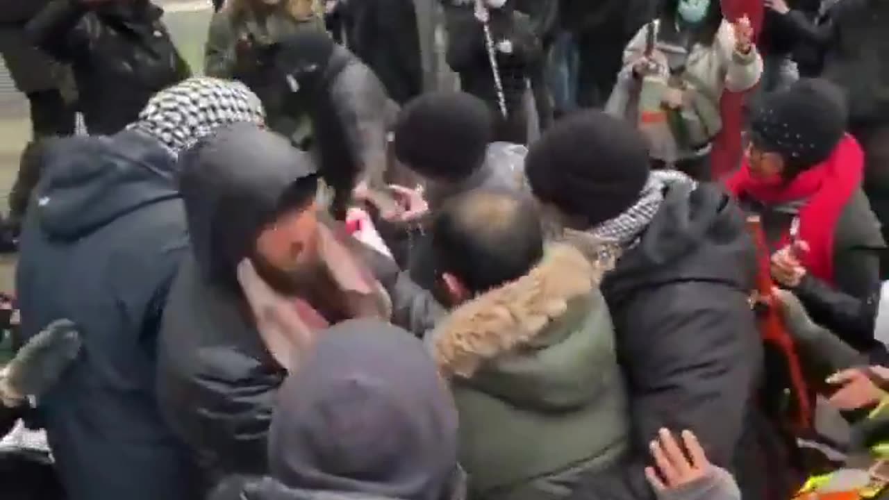 Palestine mob attack a man carrying a CANADIAN FLAG in Canada. 🇨🇦