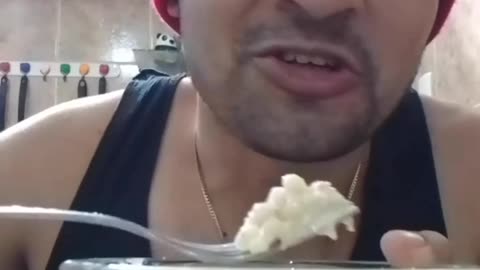 Beliceño 🇧🇿 prepara esquites Mexicano.🇲🇽🤤