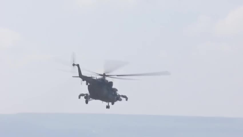 Helicópteros russos Ka-52 e Mi-8 em ação na Ucrânia