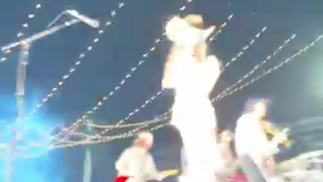 'Hawk Tuah' Girl stuns crowd at Zach Bryan show, sparking frenzy among fans. 🎤🌟