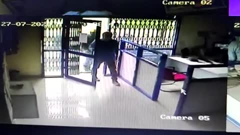 Armed men rob Indian bank and make off with over $14,000