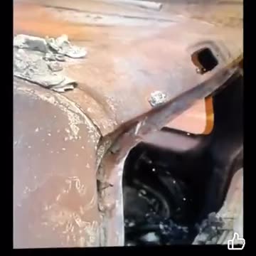 🚨Parts of this #Lahaina Vehicle are Pulverized to ASH but it's surrounded by Gravel