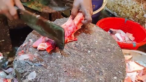 Deshi Fish Cutting