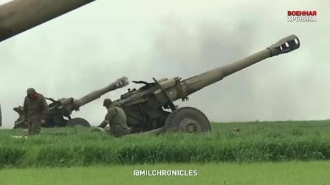 Russian BM-21 grads and D-20 howitzers shelling Mariupol