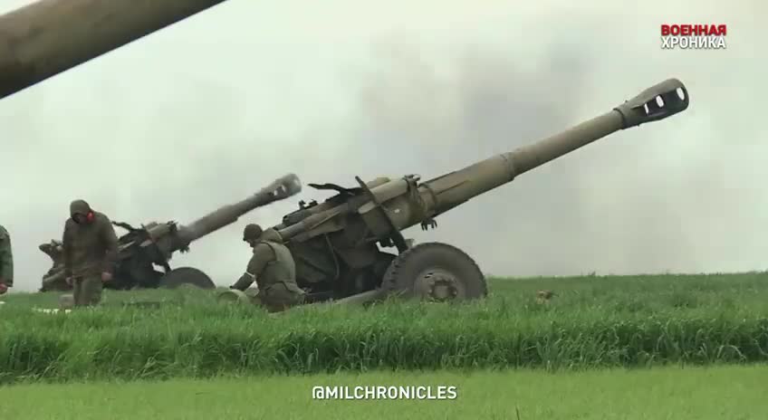 Russian BM-21 grads and D-20 howitzers shelling Mariupol