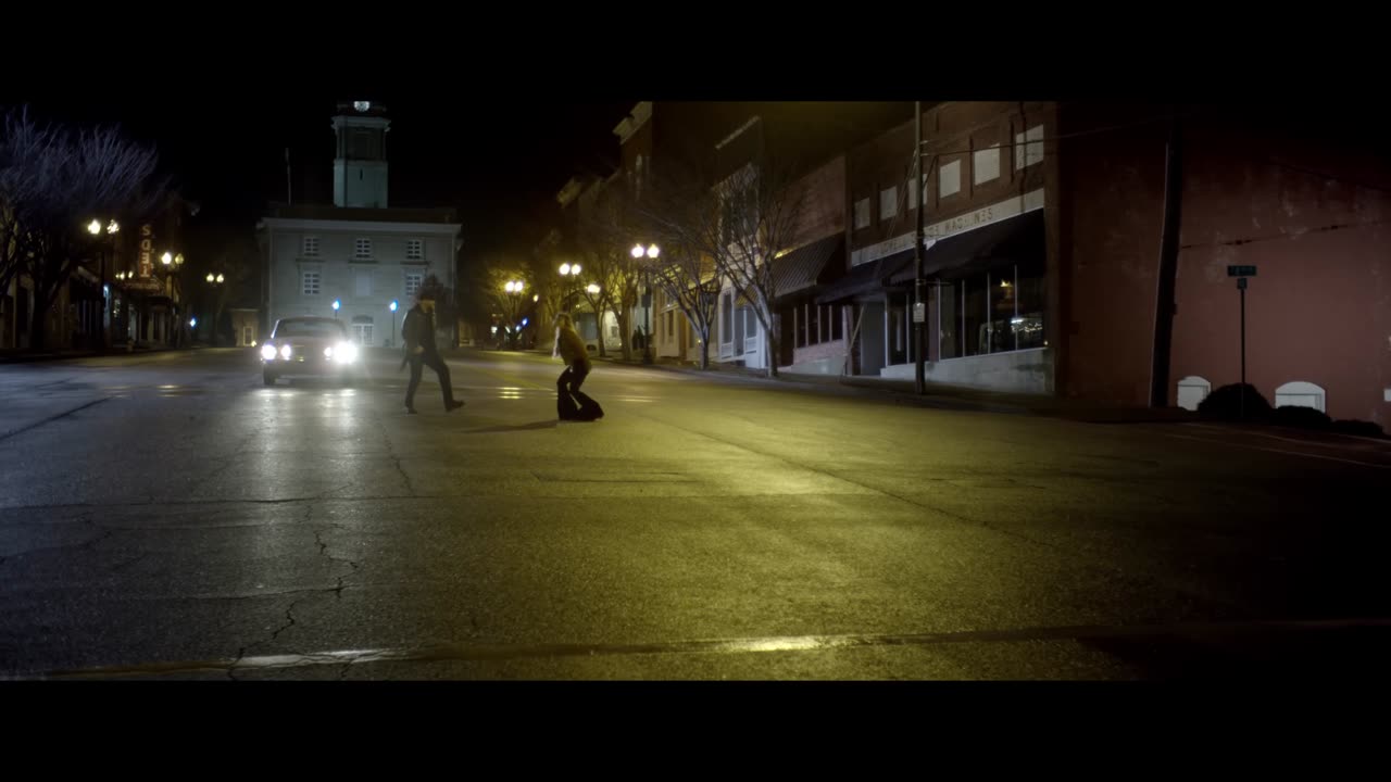 Brantley Gilbert and Lindsay Ell - What Happens In A Small Town