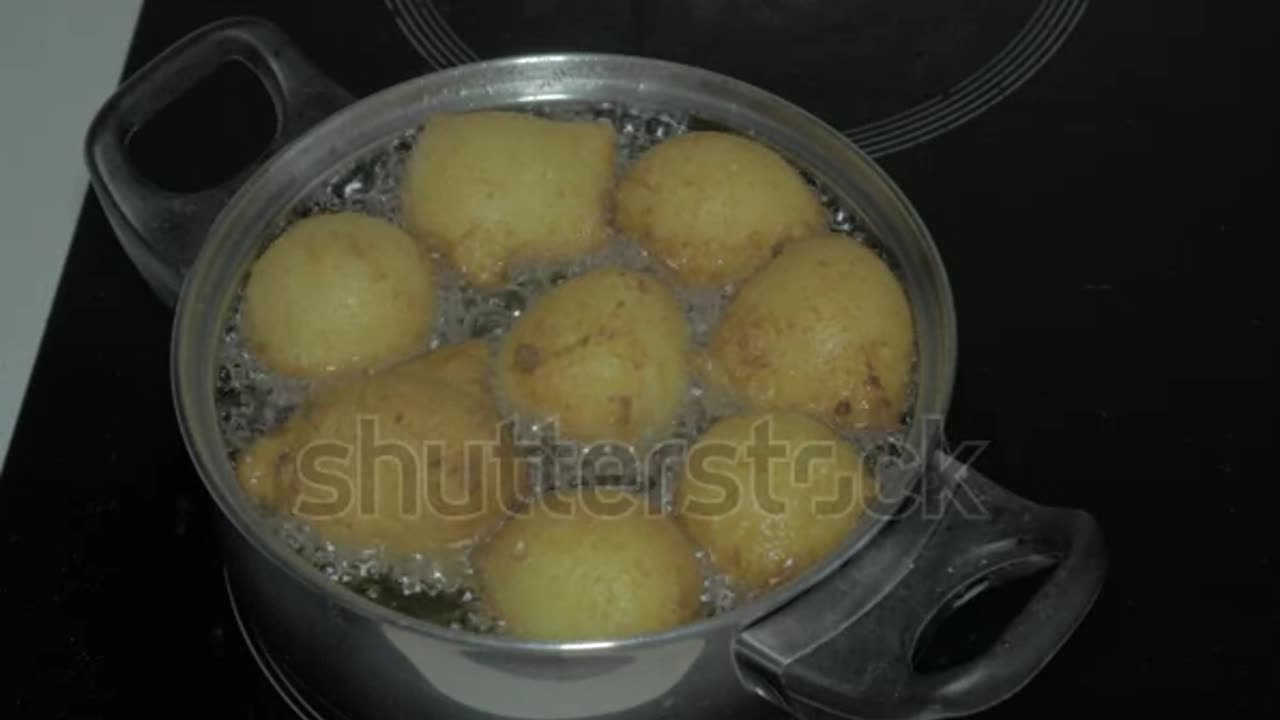 Golden Goodness: Frying Perfect Donuts at Home