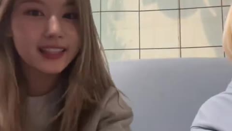 vlive - TWICE SANA ft. JEONGYEON (courtesy of macdo)