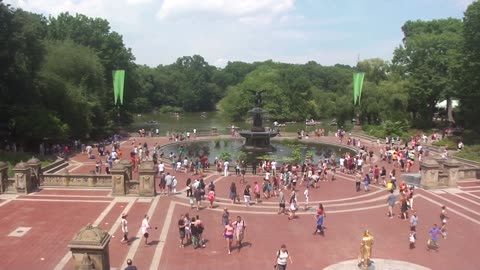 Luodong Goes To The River At Central Park