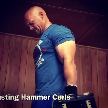 Build Bigger Biceps with Hammer Curls