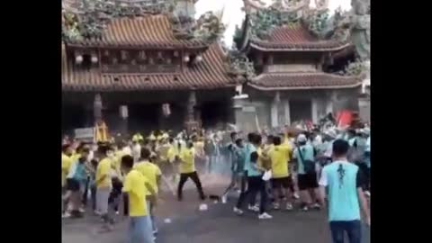 Clashes broke out at Yigong Temple in Taiwan, nearly 200 people fought in groups