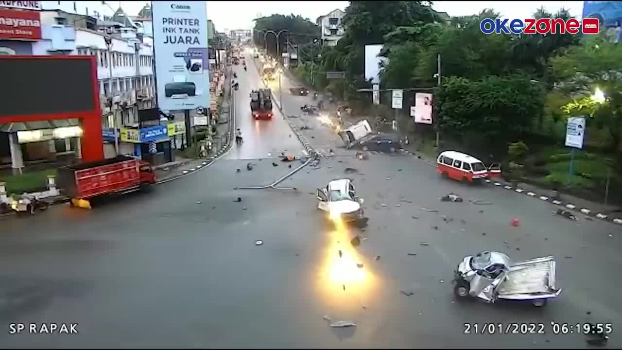 TERBARU!!TABRAKAN BERUNTUN DI BALIK PAPAN