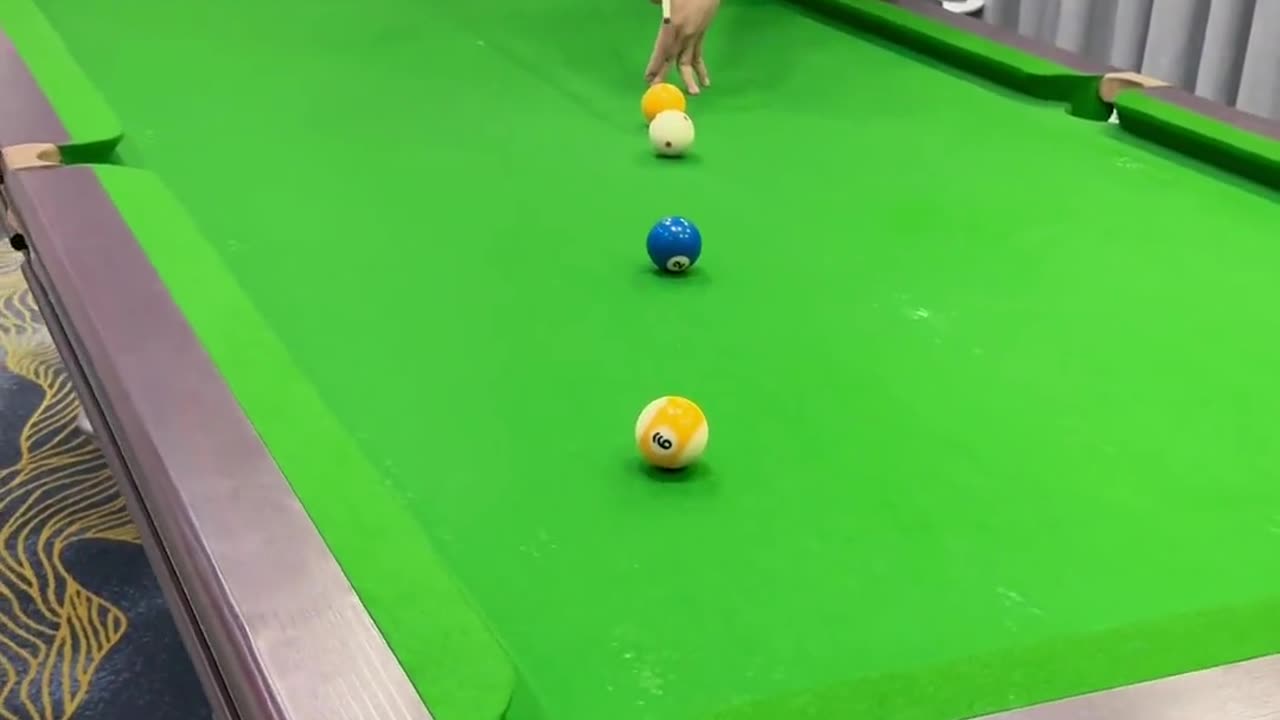 Funny snooker game 😂