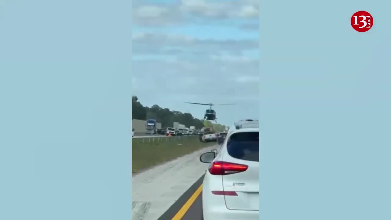 2 dead after small plane crashes into car on Florida highway